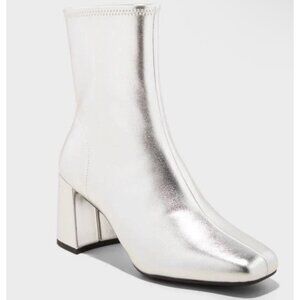 Universal Thread Women’s Pippa Silver Ankle Boots size 7 NWT